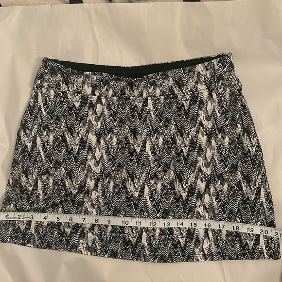 Stylish Black and White Women's skirt - Picture 10 of 11